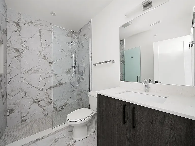 2030 Greenwood St — Photo 15