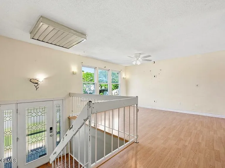 200 Pacific Ave — Photo 3