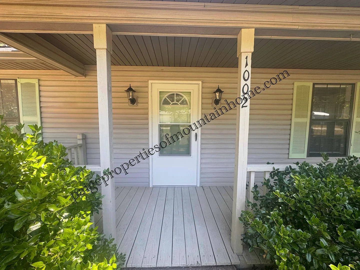 Gorgeous 3 bedroom 2 bath house — Photo 4
