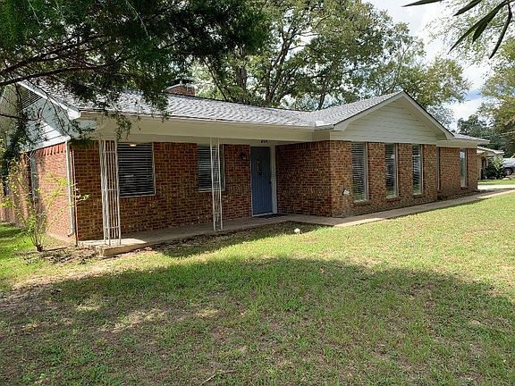 3rd image of 201 Juniper Dr