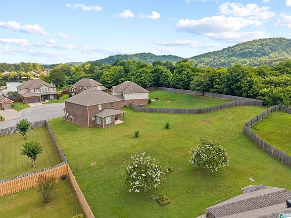 5th image of 305 Creekside Cir