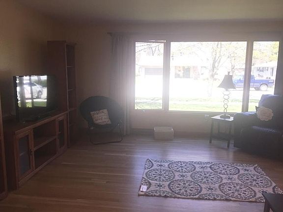 2nd image of 1511 Castle Ave