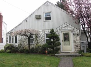 30 Waters Pl, Valley Stream, NY 11581