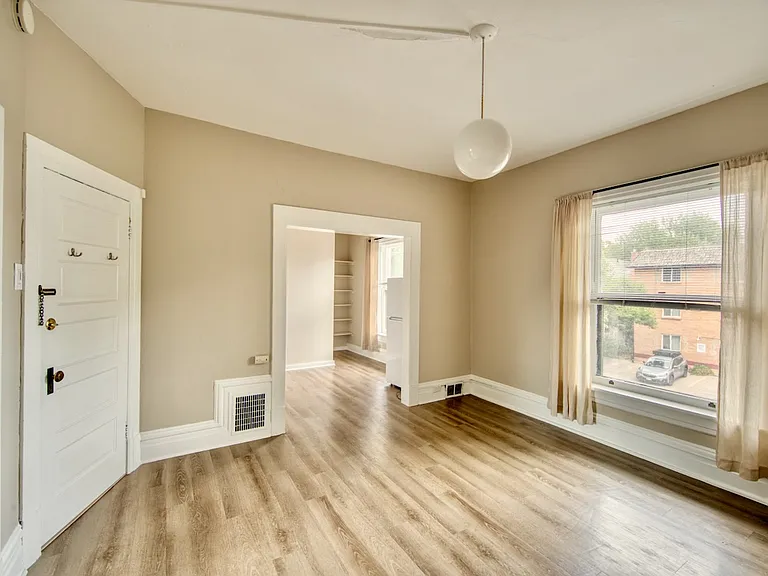 1131 N Corona St #5 — Photo 4