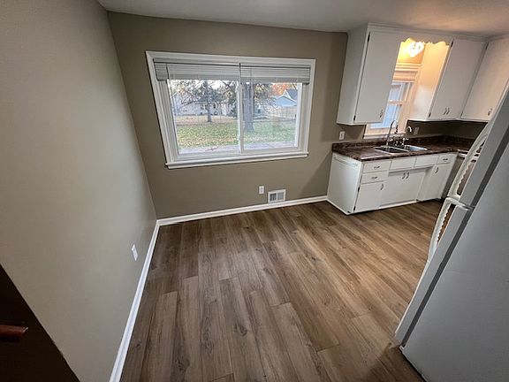 4th image of 2277 W County Road H