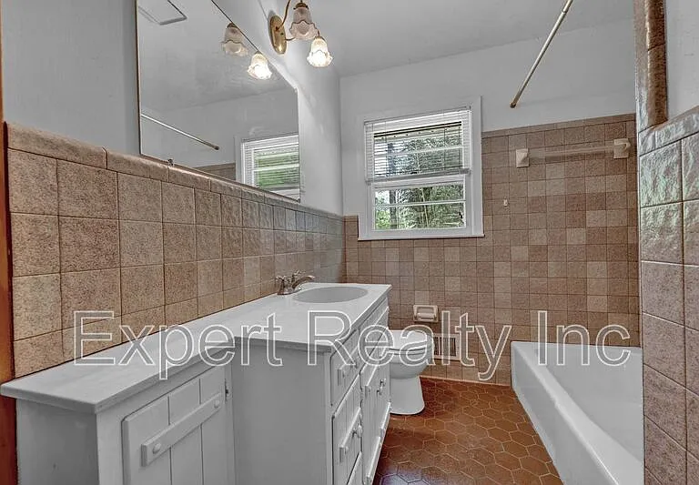 2249 4th Place Cir NE — Photo 18