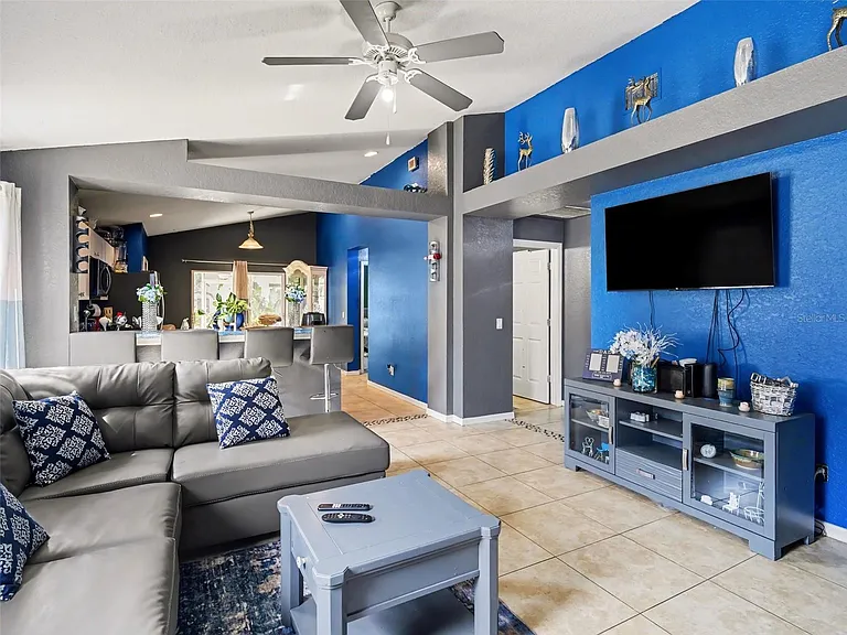 11702 Crest Creek Dr — Photo 2