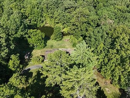 4th image of 305 Sawmill Rd
