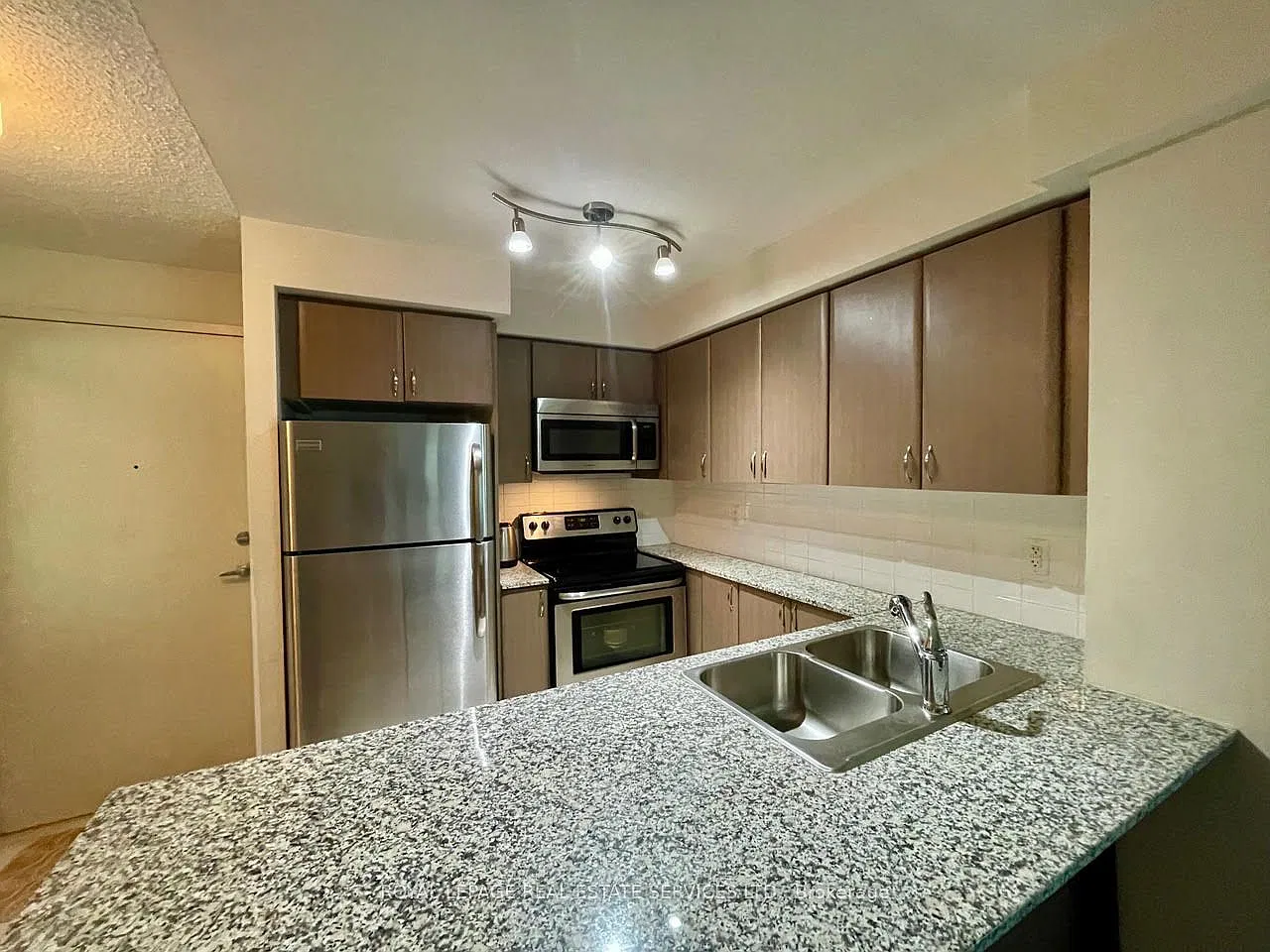 2 bed, $2,400 — Photo 3