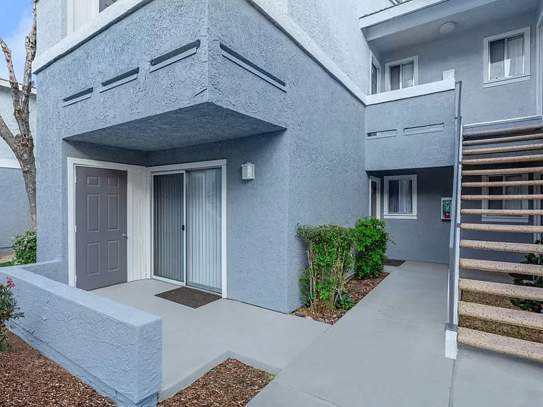 Desert Heights Apartment Homes — Photo 15