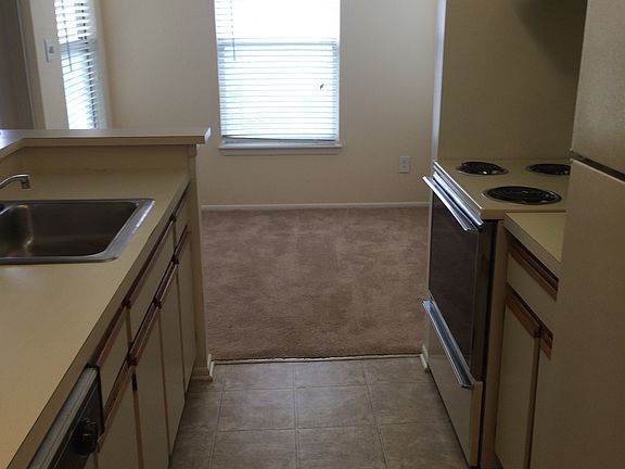 2nd image of 404 Courtview Dr APT 303
