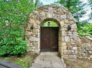 219 Riverside Rd, Sandy Hook, CT 06482