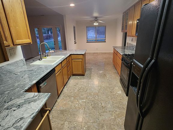 3rd image of 5120 Dove Dr
