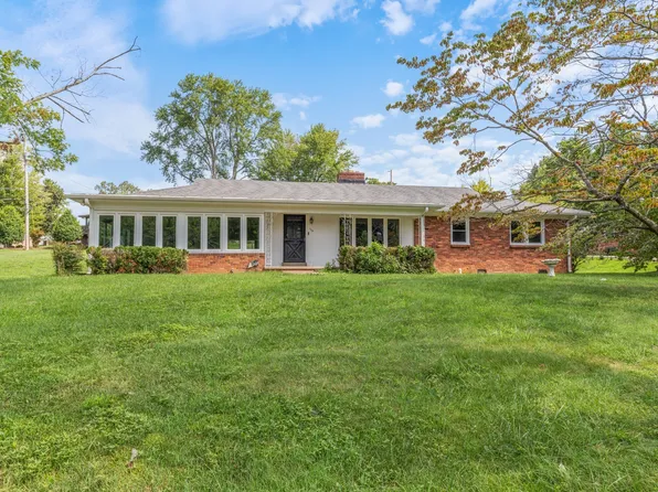 105 Lake Valley Rd, Dickson, TN 37055