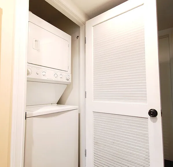 1352 N La Salle Dr — Photo 5