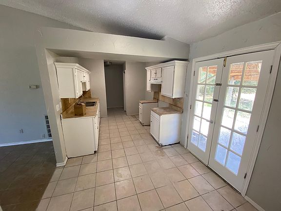 2nd image of 2117 Highwood Dr