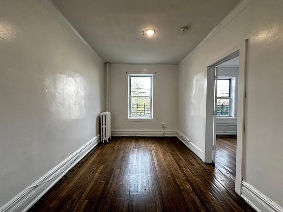 4th image of 201 Claremont Ave #1E
