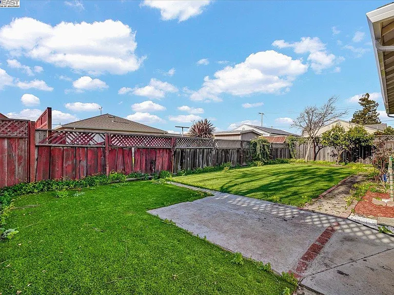 1827 Bandoni Ave — Photo 39