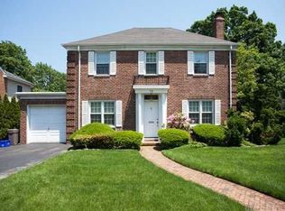 11 Thomas Rd, Rockville Centre, NY 11570