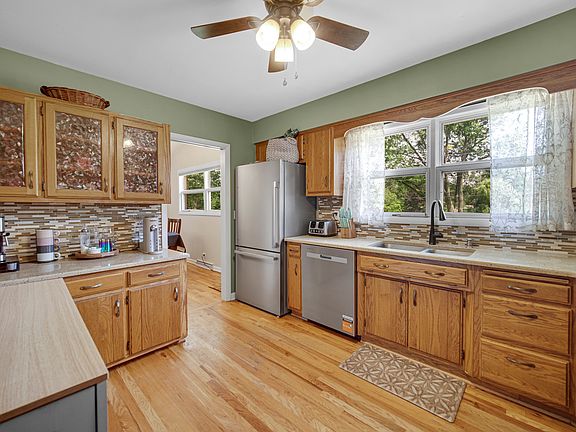 4th image of 205 Sharon Dr