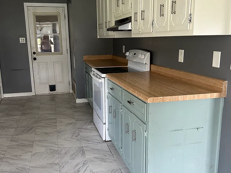 484 Rachel Dr — Photo 3