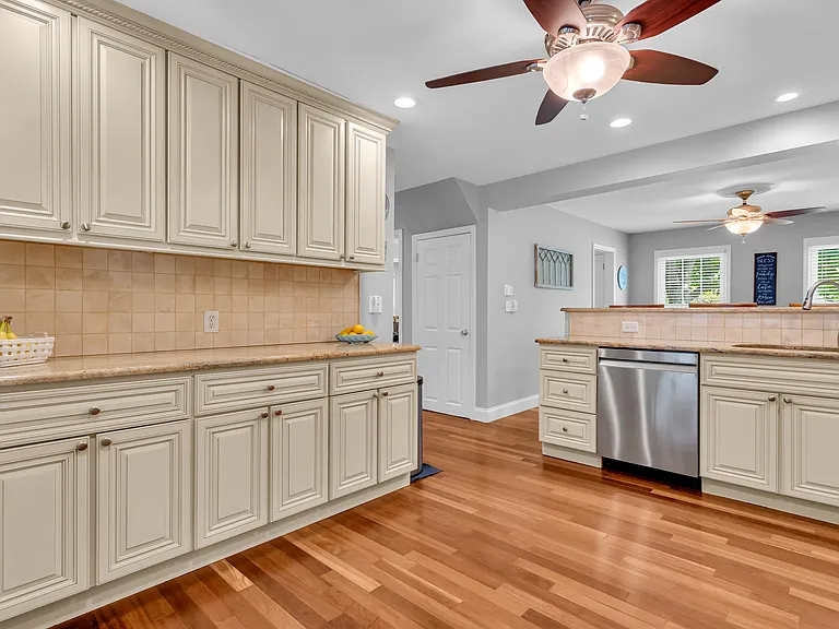 1044 Evelyn Dr — Photo 31