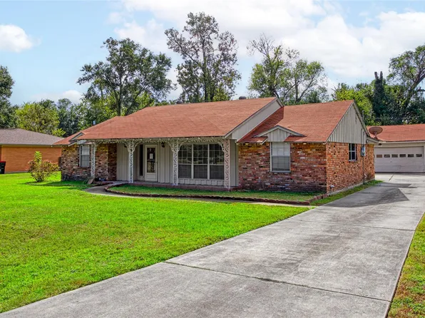 408 Rolling Wood Rd, Baytown, TX 77520