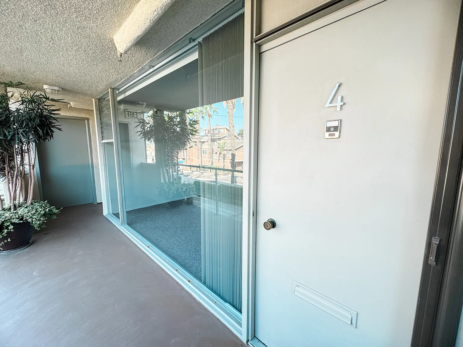 1 bed, 550 sqft, $2,400 — Photo 1