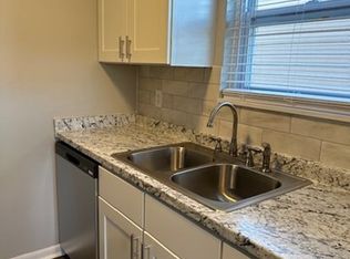 2399 Chauvin Dr #B, Lexington, KY 40517