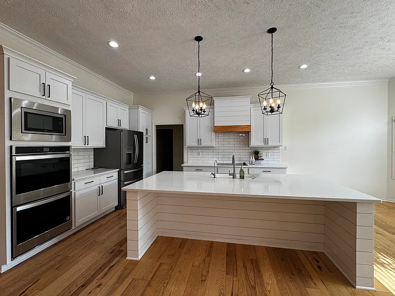 324 N Lancaster Dr — Photo 6
