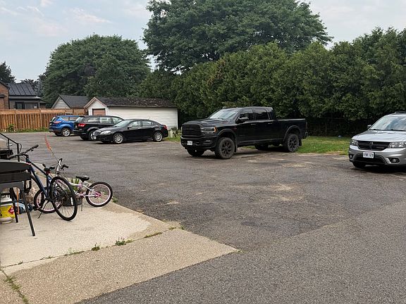 5th image of 363 Saulsbury St