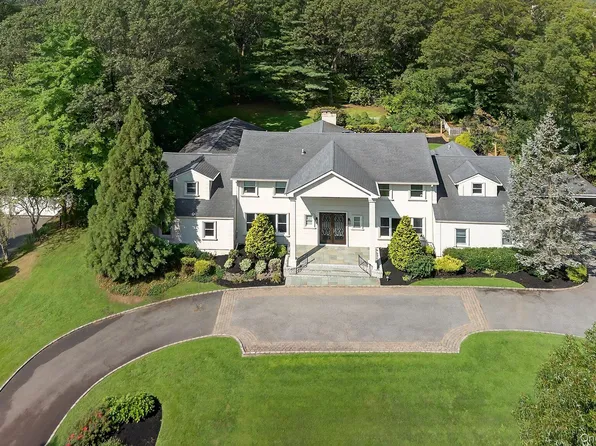 182 Yukon Drive, Woodbury, NY 11797