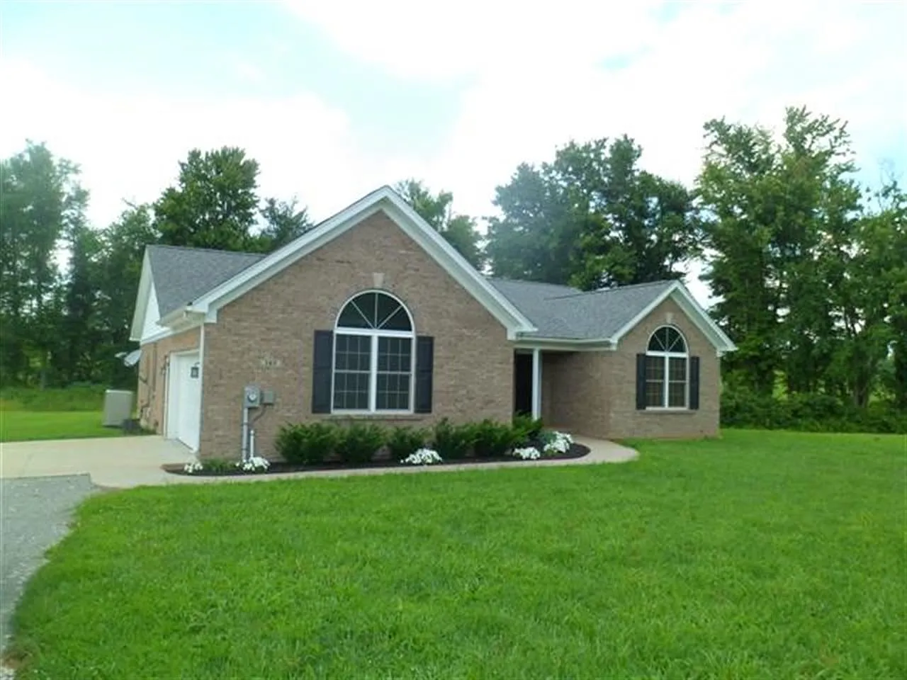 140 Jason Dr photo 1