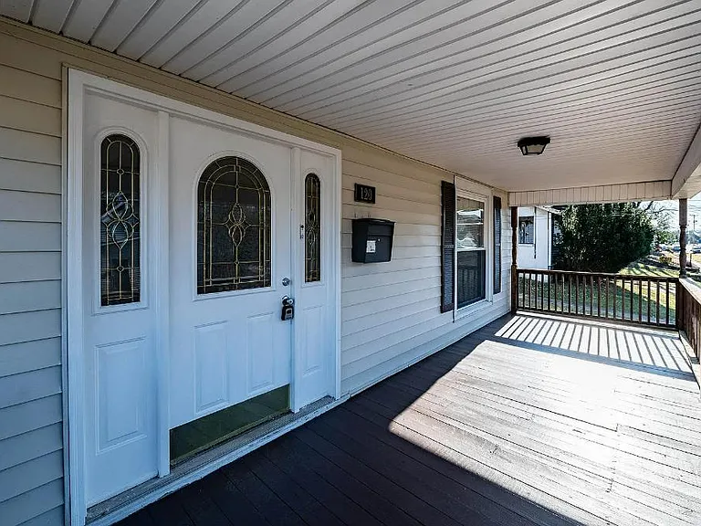 120 Cedar St — Photo 4