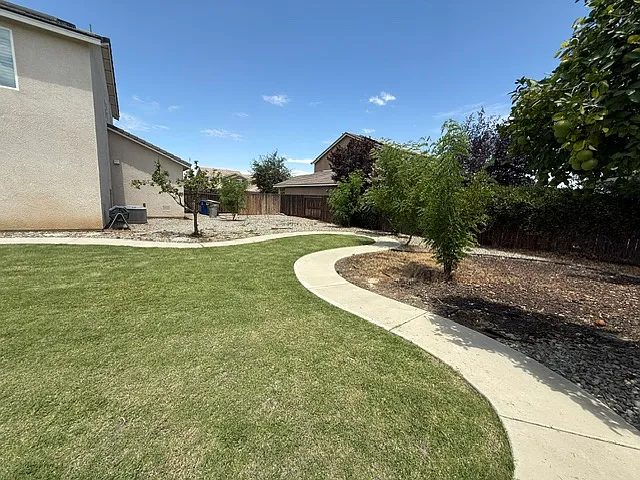 15645 Calabria Ct — Photo 23