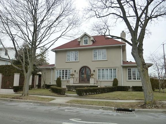 Detached True Center Hall!