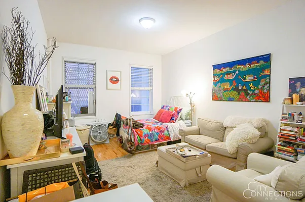 Rented by City Connections Realty | media 10