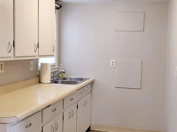 3rd image of 116 12th St NW #2