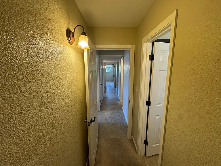 2058 E Fremont Dr — Photo 13