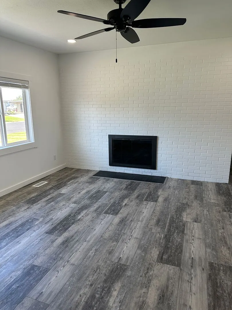 Completely Remodeled 4 Bedroom 2 Bath Home for Rent W/ 30x30 Shop!! — Photo 3