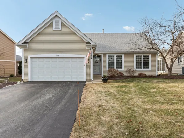 719 Nashua Ct, Crystal Lake, IL 60012