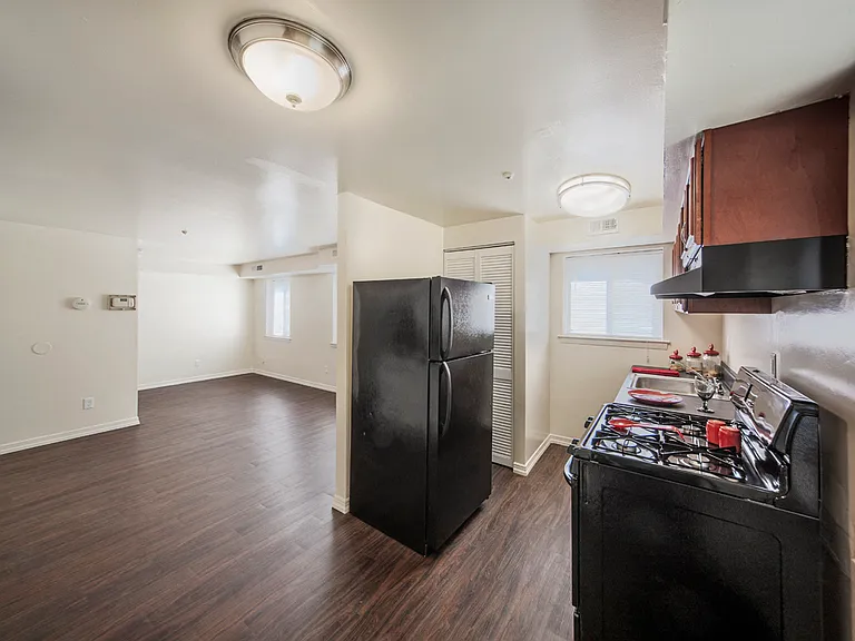 Oakview Apartments — Photo 6