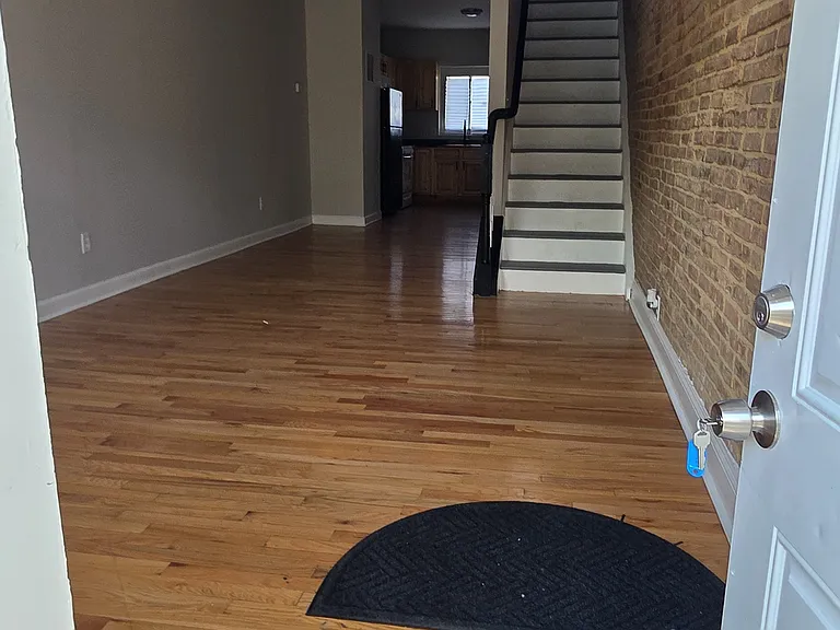 2415 Jefferson St — Photo 2