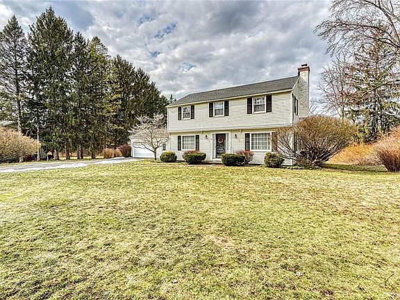 2nd image of 6 Wayside Cir