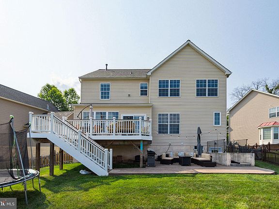 3rd image of 8905 Kingbird Ct