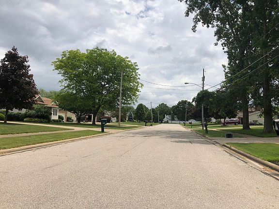 5th image of 1600 Greenbriar Dr