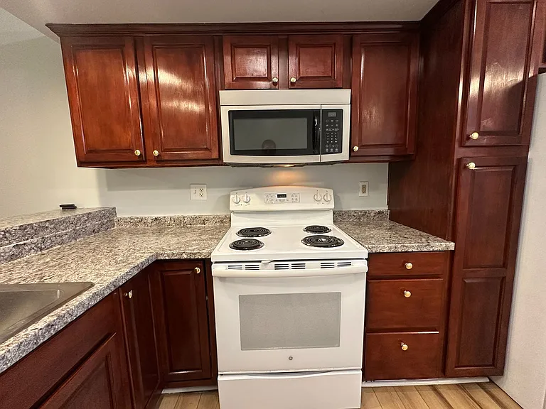 333 Spring Valley Ln — Photo 7