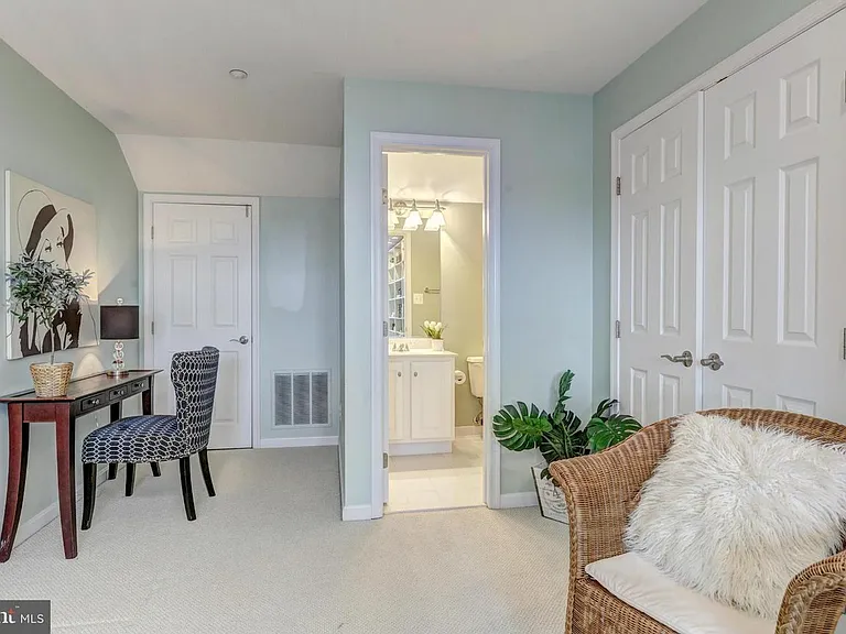 1415 N Scott St #1 — Photo 2