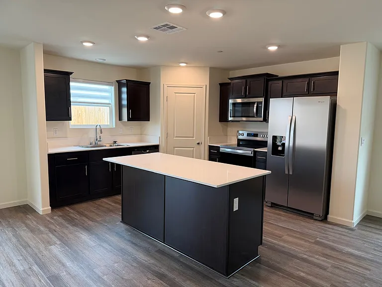 663 Skyler Ln — Photo 6