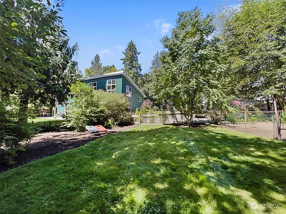 3rd image of 13914 Toad Holler Place NE